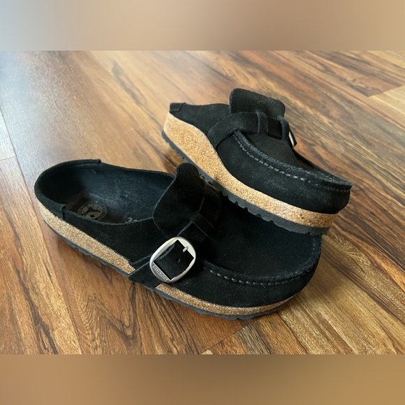 Woman’s Birkenstock Buckley Clog - Picture 5 of 6